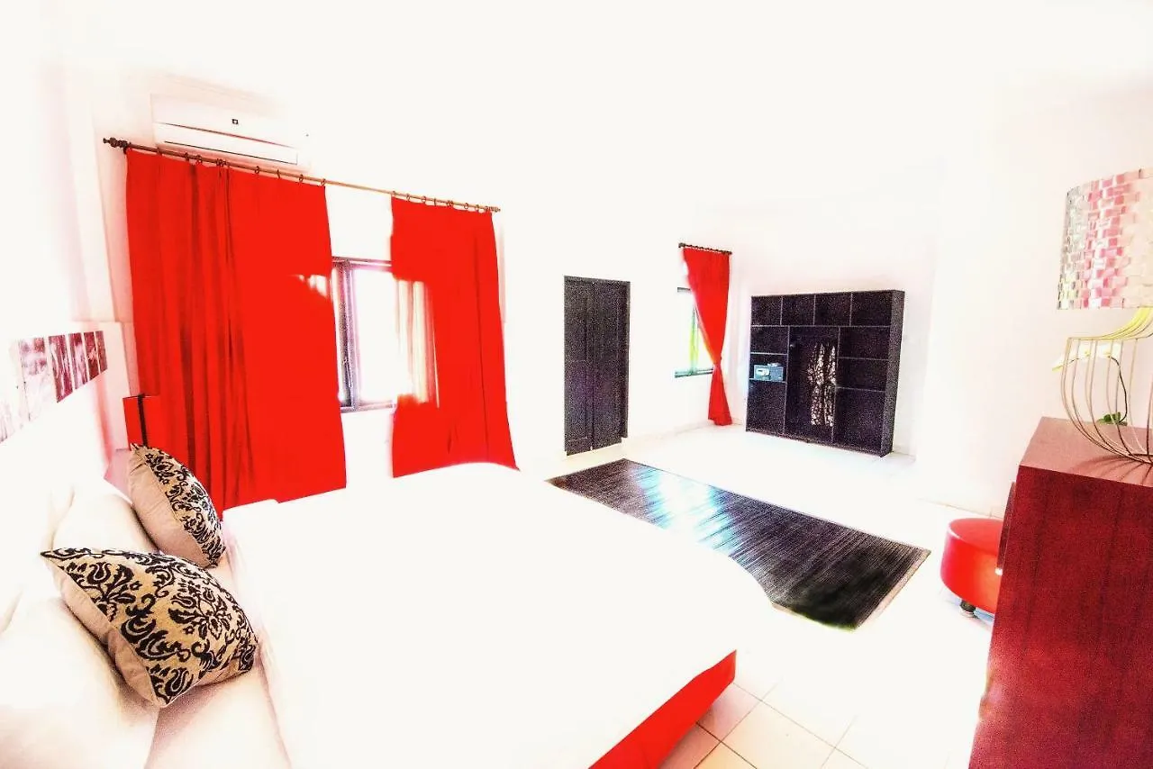 Black & Red Villa Seminyak (Bali)