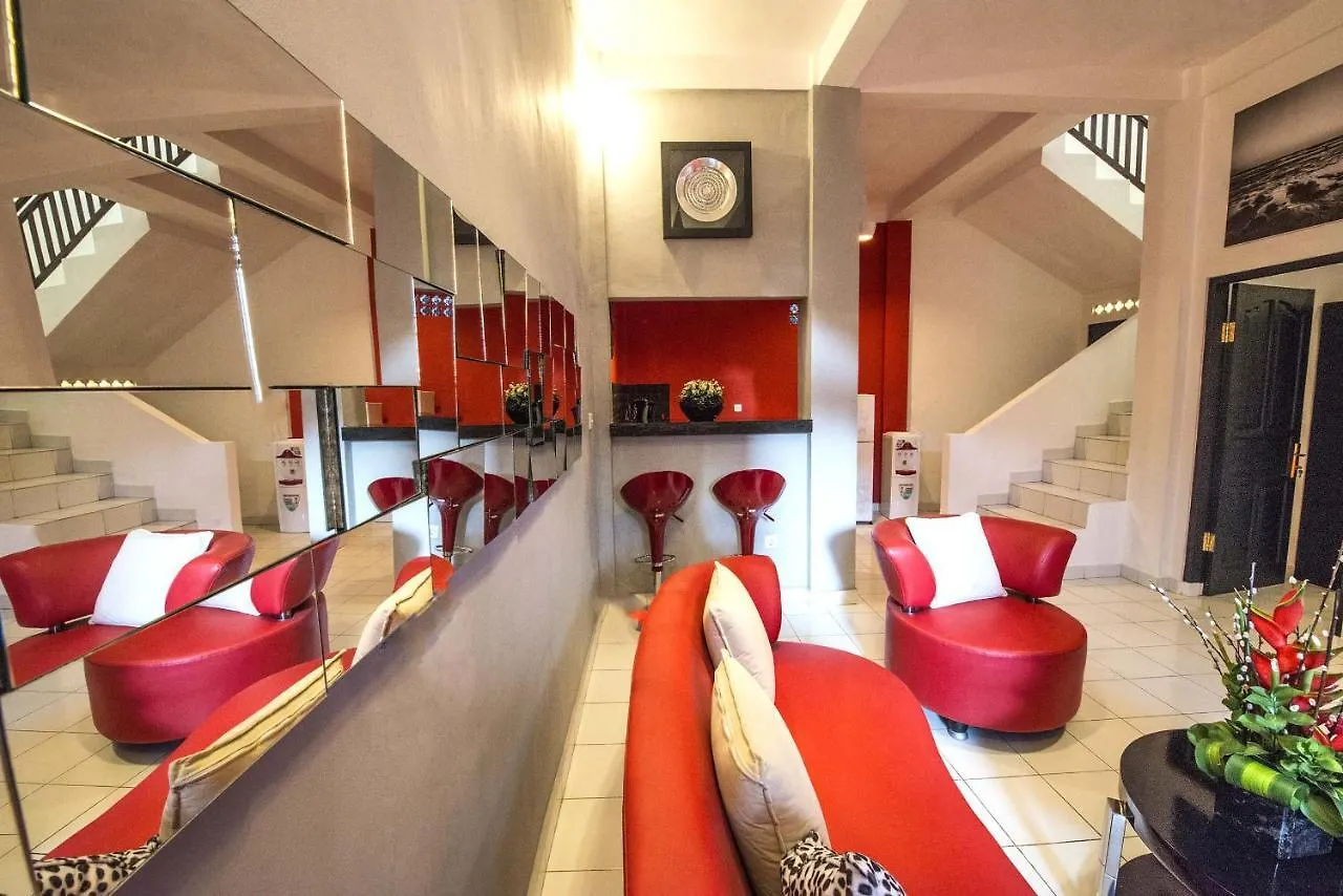 Black & Red Villa Seminyak (Bali)
