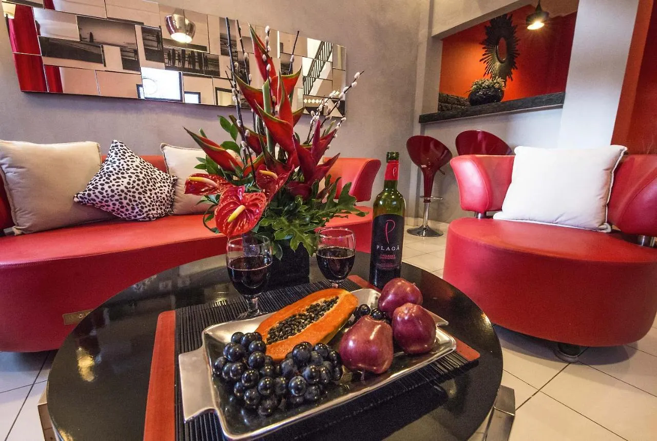 Villa Black & Red