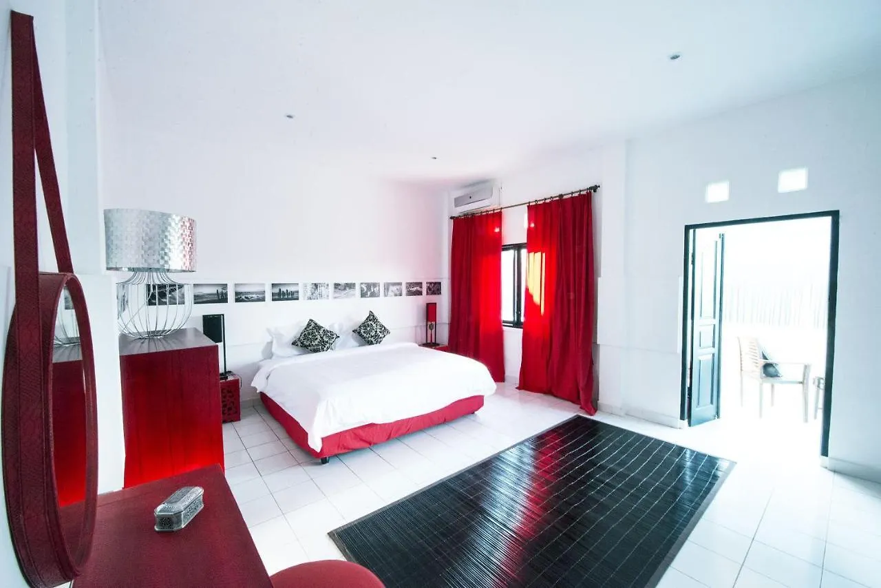 Black & Red 0*, Seminyak (Bali) Indonesia